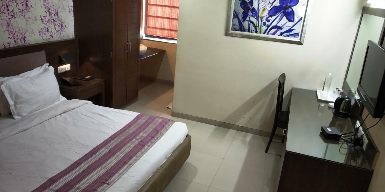 Matrix Inn Pune Exterior photo