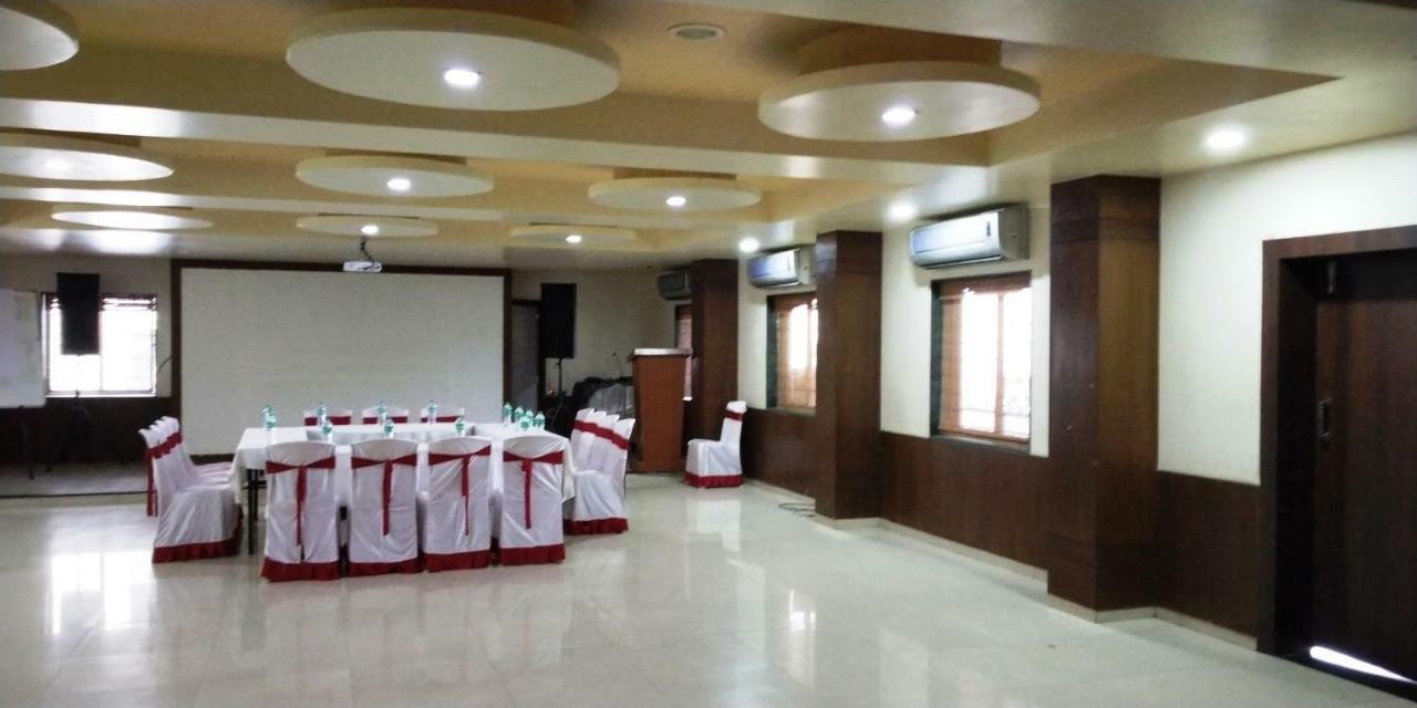 Matrix Inn Pune Exterior photo